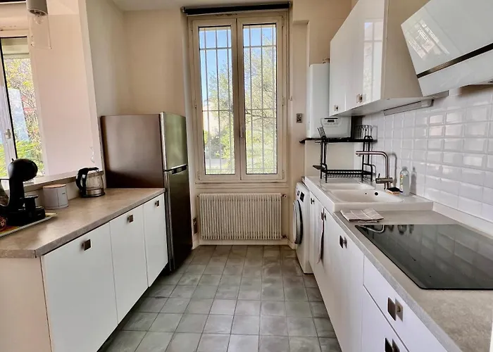 Provence 2 Pieces Avec Balcon דירה