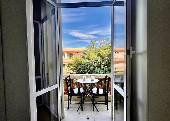 Provence 2 Pieces Avec Balcon דירה אנטיב