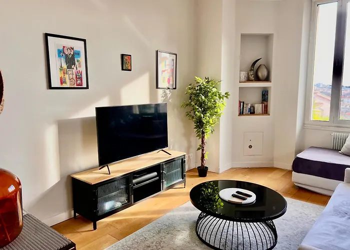 Provence 2 Pieces Avec Balcon דירה